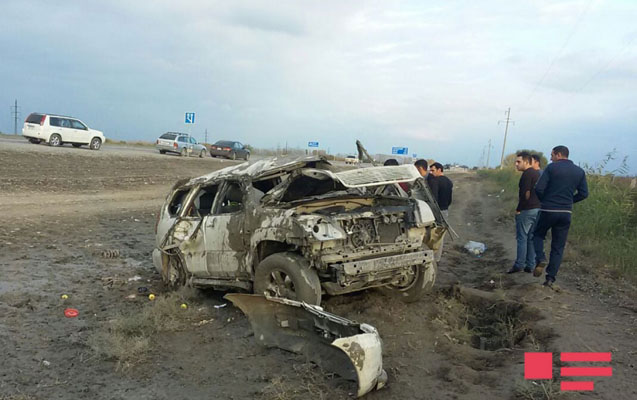 Ucarda “Toyota Prado” aşdı - 3 yaralı + Foto