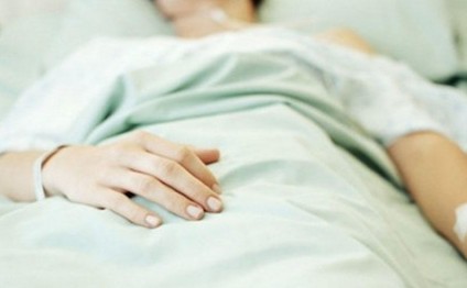 Bakıda binanın 3-cü mərtəbəsindən yıxılan qız sağ qaldı