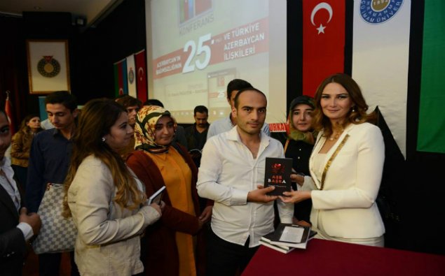 Qənirə Paşayevanın kitablarının təqdimat mərasimi keçirilib - FOTOLAR