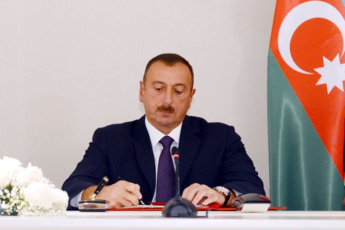 Televiziya və radio işçiləri Prezidentin fəxri diplomu ilə təltif edilib - SƏRƏNCAM