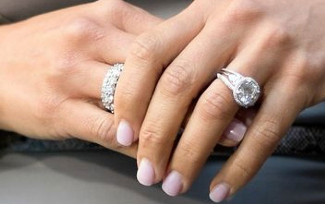 Bakıda qadının 30 minlik brilliant üzüyü əlindən alınıb