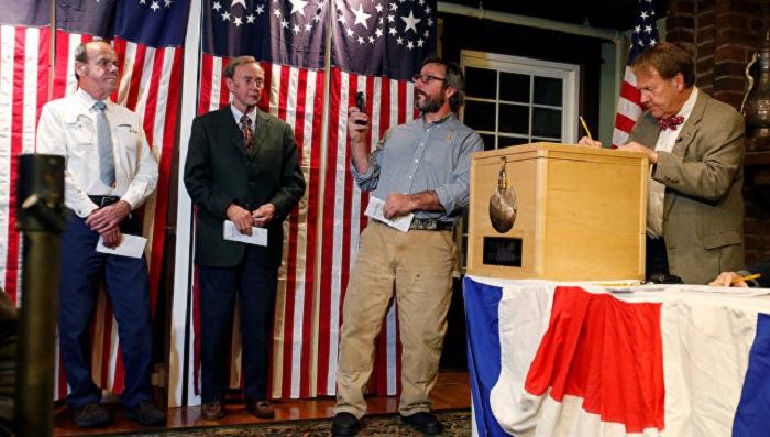 ABŞ-da ilk səsvermə: Cəmi 6 nəfər səs verdi + FOTO