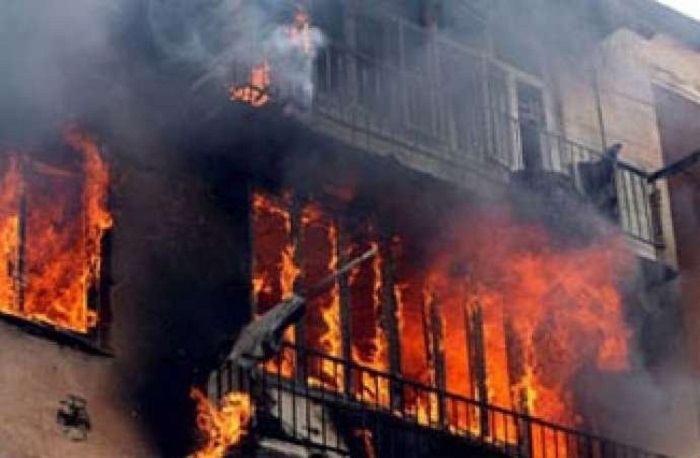 Sumqayıtda yanğın- 12 nəfər təxliyə olundu