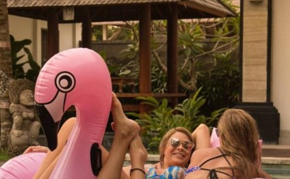 Dünya bir-birinə eşq elan edən qızlardan danışır - VİDEO + FOTOLAR