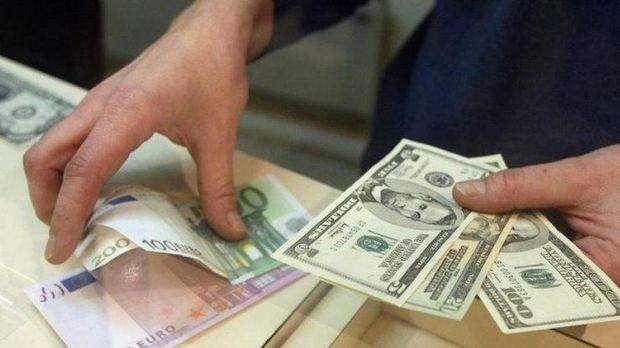 Trampın qələbəsi dolları və dünya bazarlarını sarsıdıb