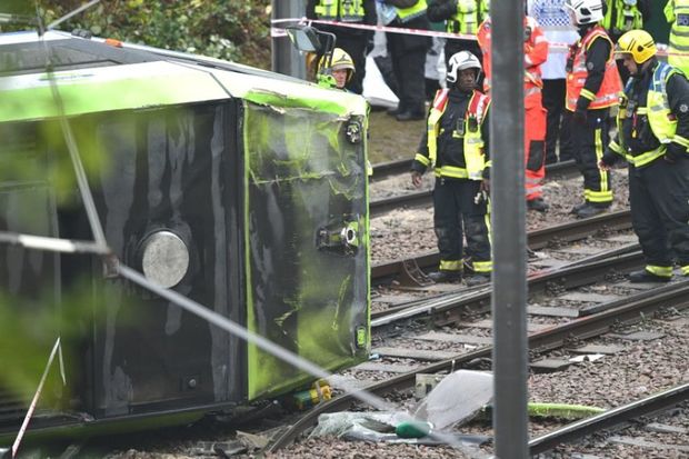 Londonda tramvay aşıb: 5 ölü, 50 yaralı