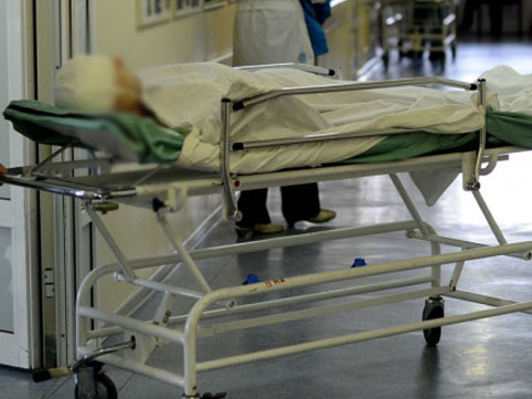 Usta hündürlükdən yıxılaraq ağır xəsarət alıb