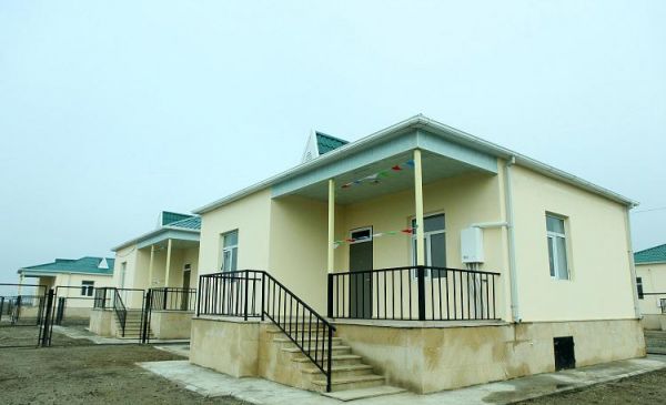 Neftçalada şəhid ailələrinə ev verildi - FOTOLAR