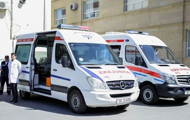 Bakıda xəstə boğazını ülgüclə kəsdi