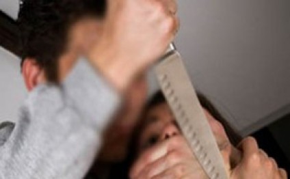 Bakıda sərxoş ər 3 uşaq anası olan həyat yoldaşına 11 bıçaq zərbəsi vurub