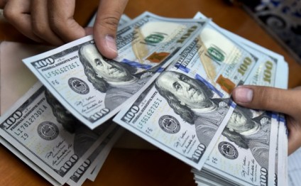 Bir dollar 1,7 manata çatır - RƏSMİ MƏZƏNNƏ