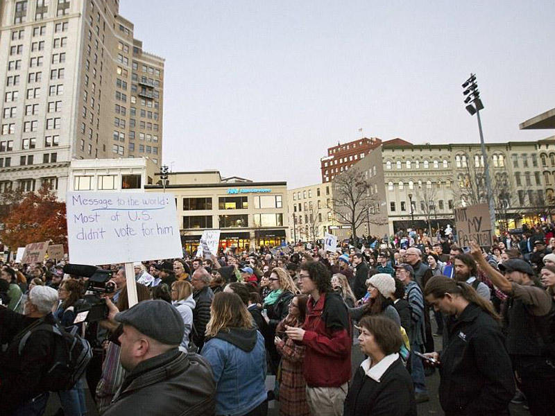 Trampa qarşı etirazlar səngimir: etirazçı güllələndi