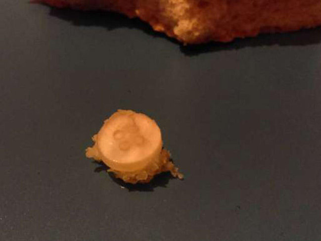 Bakıda çörəyin içindən görün nə çıxdı - FOTO