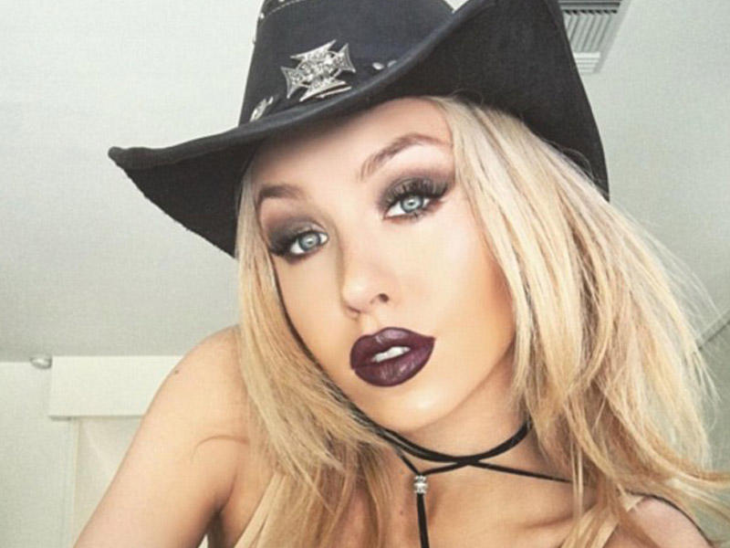 Məşhur teleaparıcının arvadı çılpaq fotolarını paylaşdı - FOTO