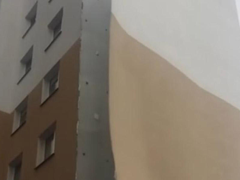 Yeni istifadəyə verilmiş bina uçdu - VİDEO