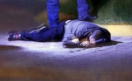 Bakıda metro çıxışında 34 yaşlı kişiyə 12 bıçaq zərbəsi vurulub