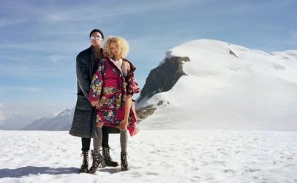 Futbolçunun arvadı qarda soyundu - FOTOLAR