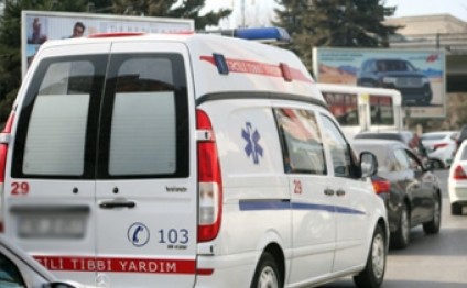 Ağcabədi və Bərdə xəstəxanalarının qəbul etmədiyi uşaq üçüncüyə aparılarkən yolda öldü - VİDEO