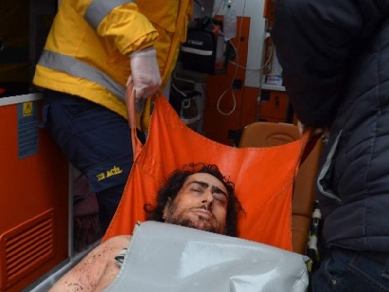 Anasını 243 yerindən bıçaqladı, sərbəst buraxıldı - FOTO