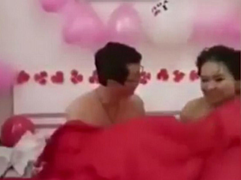 Ən eybəcər toy adəti: bəylə gəlini yatağa uzatdılar - VİDEO - FOTO