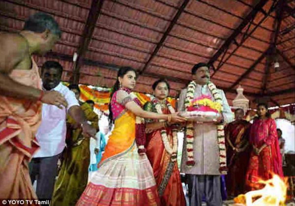 Qızına 74 milyon dollarlıq toy edib - O ata kimdir? - FOTOLAR