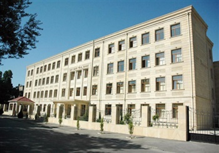 Zorlandığını iddia edən direktor müavini işdən qovuldu