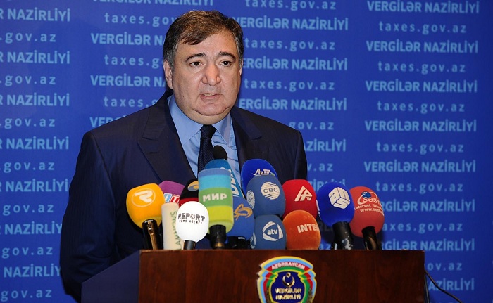 Nazir müşavirini işdən çıxarıb, rəis təyin etdi