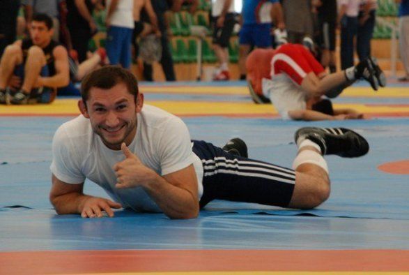 Azərbaycan güləşçisi Olimpiya medalından məhrum edildi – RƏSMİ