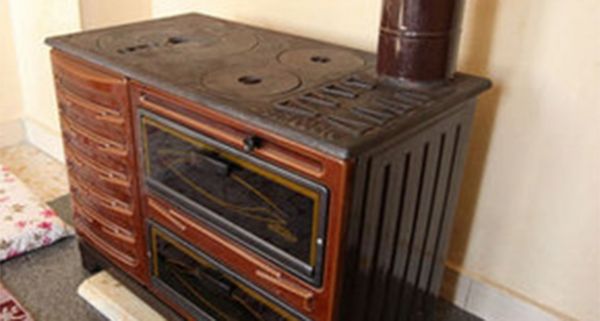 Qoca kişi sobanın üzərinə yıxıldı - Yanaraq öldü...