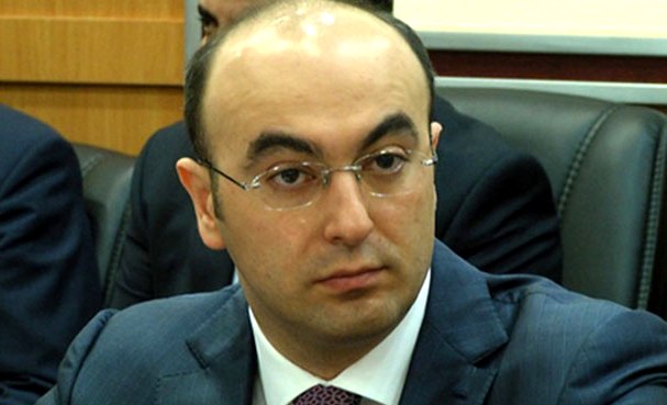 Elnur Aslanov Rabitə Nazirliyindən çıxarıldı