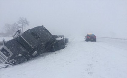 ABŞ-da qar çovğunu nəticəsində 3 nəfər ölüb, 20 min ev işıqsız qalıb