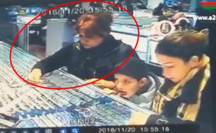 Bakıda qadın qızıl boyunbağını belə oğurladı – VİDEO