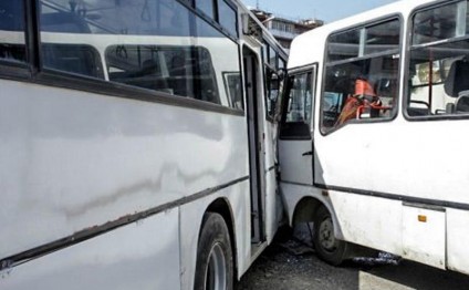 Bakıda QORXUNC QƏZA - Sərnişin avtobusları toqquşdu