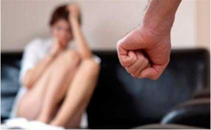 Şəmkirdə ər arvadını döyüb - Video