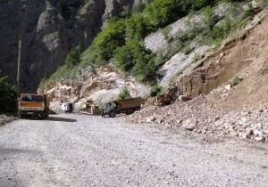 Qarabağı Ermənistana birləşdirən yol ÇÖKDÜ