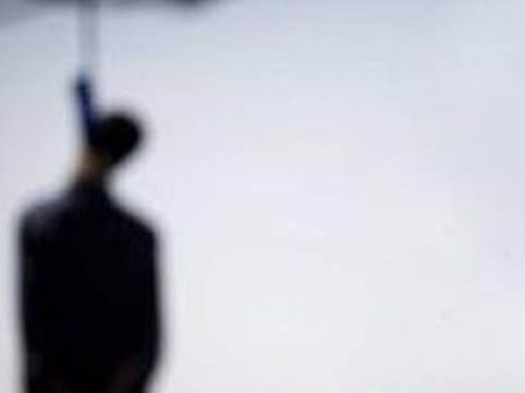 25 yaşlı oğlan hamamda özünü asdı