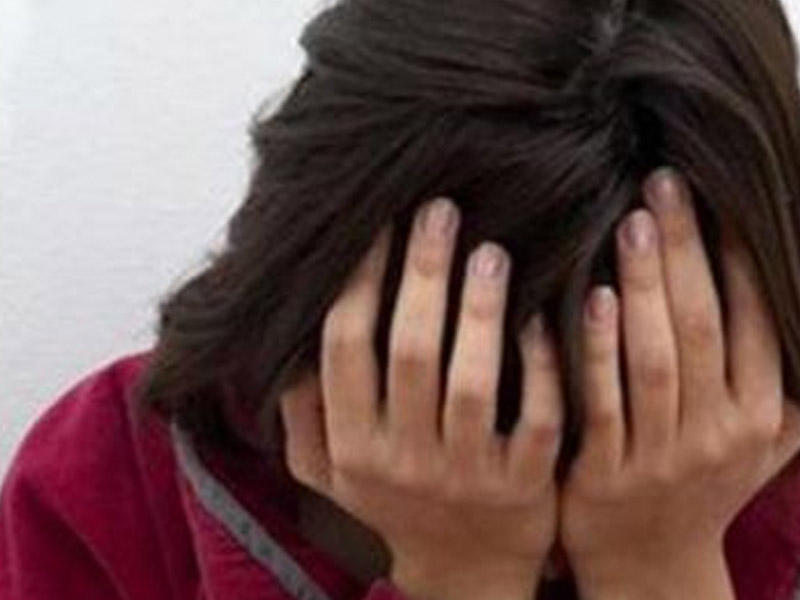 Sevgilisinin üstünə sidik tökdü, buduna adını yazdı - OĞUZDA AĞLASIĞMAZ İŞGƏNCƏ