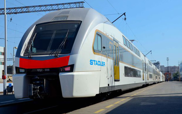 Bakıda qatar yolda qaldı - Elektrik kəsilib