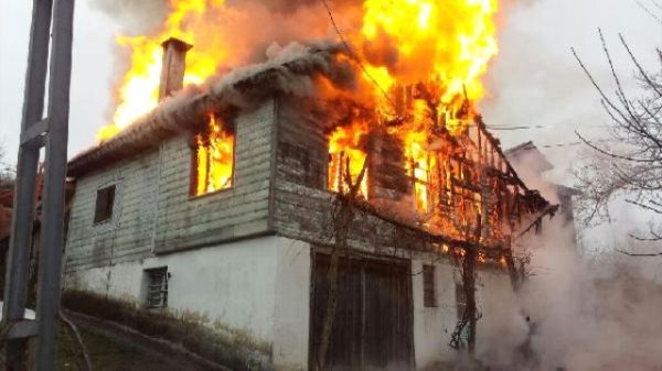 Cəlilabadda 6 otaqlı evdə yanğın