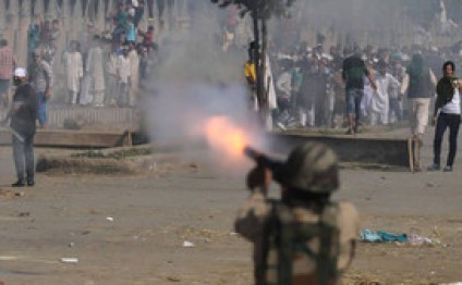 Kəşmirdə avtobus atəşə tutulub, 11 nəfər ölüb