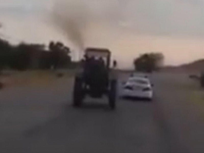 Azərbaycanda QƏRİBƏ OLAY – Bu dəfə sürücü yol polisini 