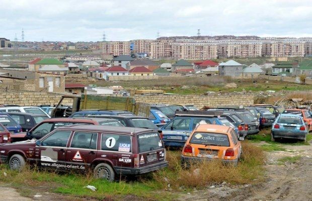 Binəqədidə 240 alman avtomobili niyə çürüyür?