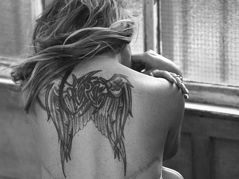 Məşhur müğənni əməliyyatdan sonra soyundu - FOTO