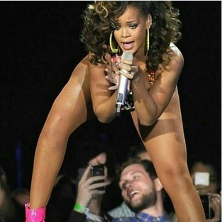 Rihannanın elə yerini çəkdilər ki... - BİABIRÇI FOTO