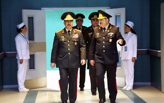 Zakir Həsənov həkimlərlə görüşdü - Fotolar