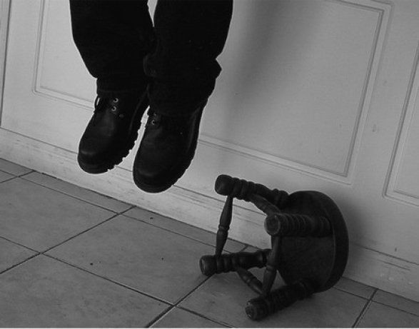 Qusarda 39 yaşlı kişi özünü asıb