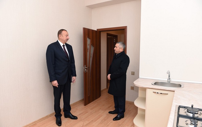 Prezident yeni binanın açılışında