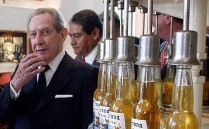 Dünyada ilk dəfə: milyarder bütün kəndi milyonçu etdi - FOTOLAR