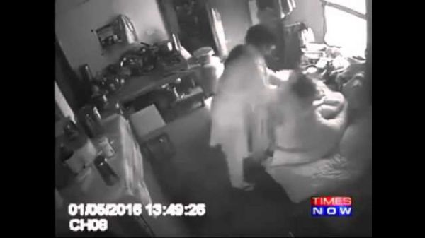 Ər arvadı izləmək üçün evə gizli kamera yerləşdirdi - Dəhşətli görüntülər... - VİDEO