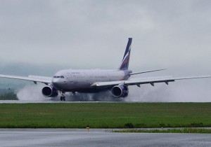 Moskvadan uçan təyyarə erməninin qalmaqalına görə Kanadada eniş edib – VİDEO